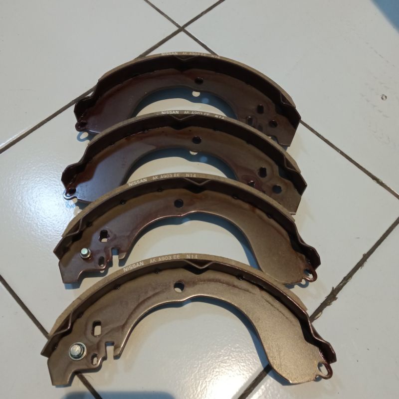 kampas rem belakang grand livina