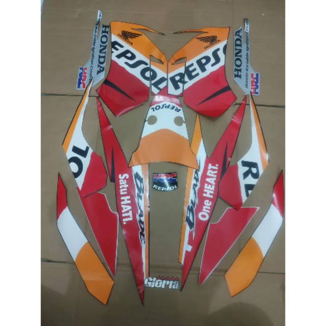 Striping atau stiker Honda Blade new Repsol karbu 110 full body