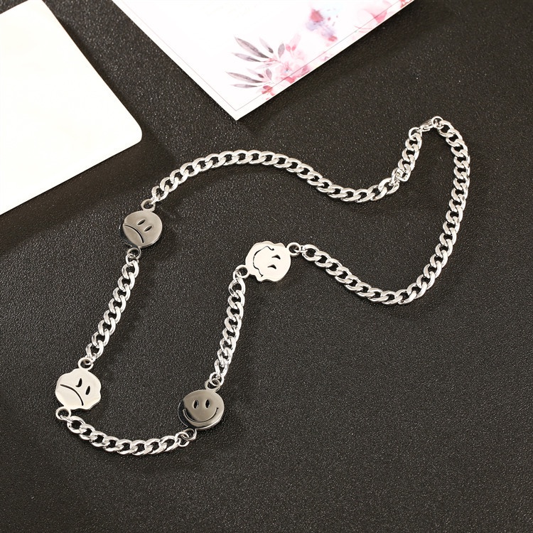 Tiktok kalung sederhana stainless steel Smiley kalung pria dan wanita jalan yang sama hip-hop titani