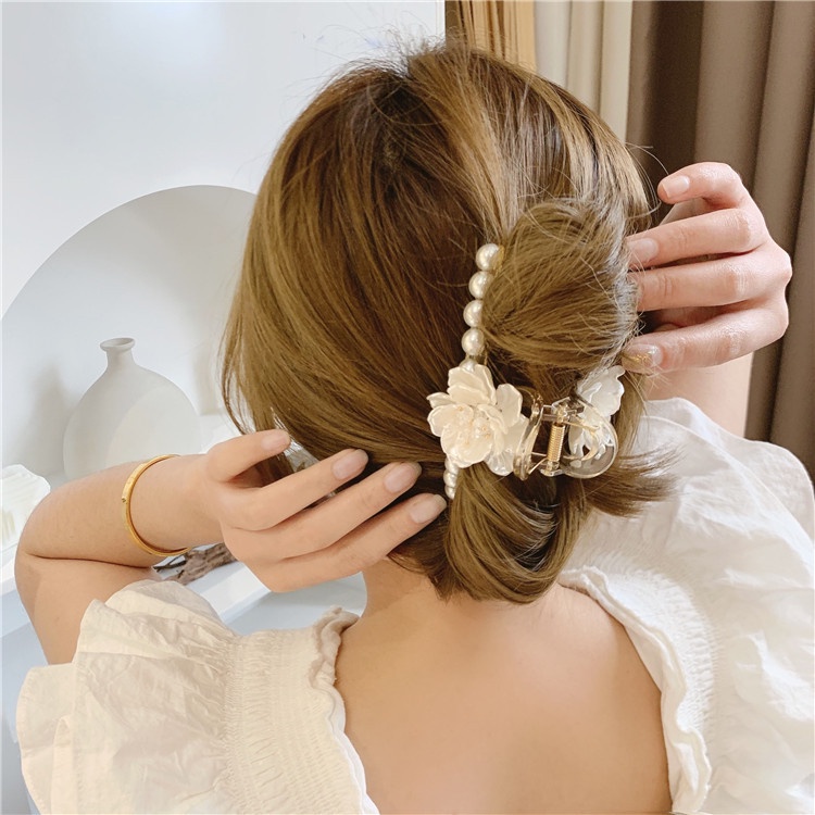 JEPIT BUNGA JEPITAN AKRILIK PANJANG PEARL JEDAI MUTIARA BESAR KLIP AKSESORIS RAMBUT ELEGAN KOREA WANITA FLORAL FLOWER BESAR TEBAL KOREAN WOMEN FEMALE ELEGANT SMALL PEARLS JAW THICK HAIR ACCESSORIES CLUTCHER CLAW CLIP CLIPS LARGE BIG LONG JUMBO HAIRCLIP