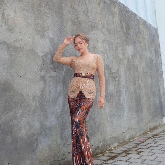 Setelan Kebaya Bali Modern Semi Italy dengan Rok mermaid /Duyung