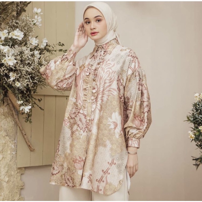 NADA TUNIC KALA BLOUSE WEARING KLAMBY SIGNATURE