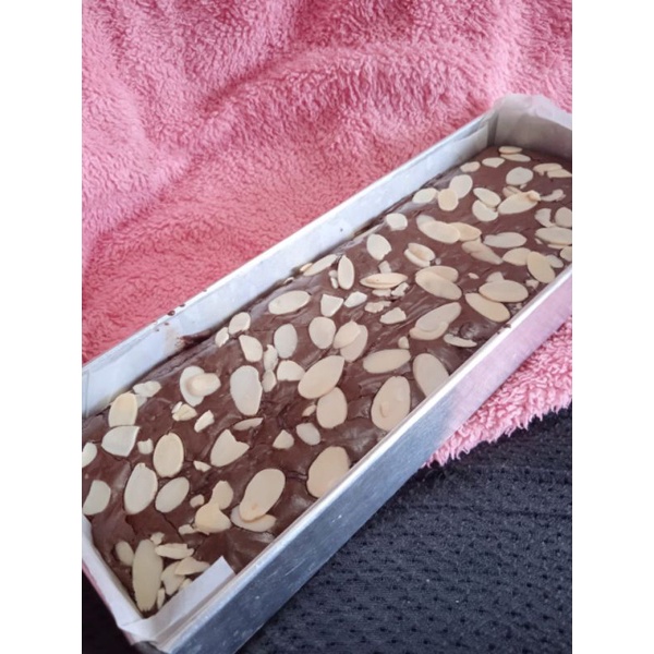 

BROWNIES PANGGANG almond