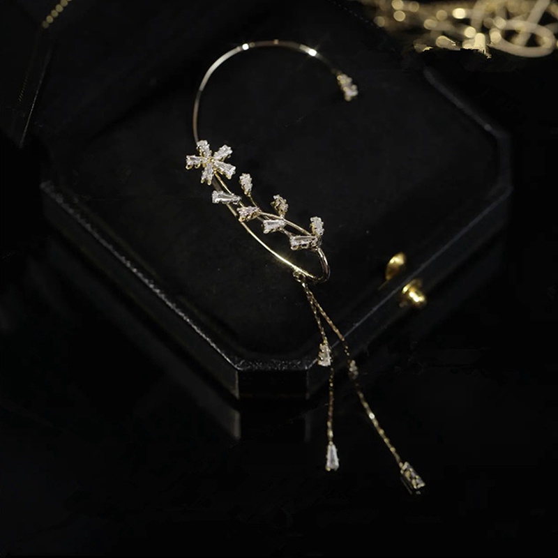 Anting Rantai Rumbai Panjang Aksen Kristal Untuk Wanita