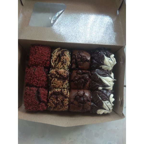 

fudgy brownies size S isi 12 potong