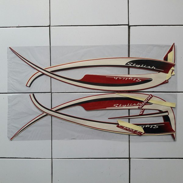 stiker motor scoopy stylish 2014 merah