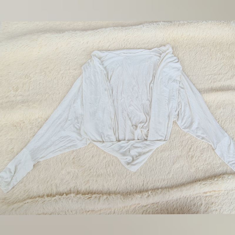 Atasan Cardigan Putih Lengan Panjang
