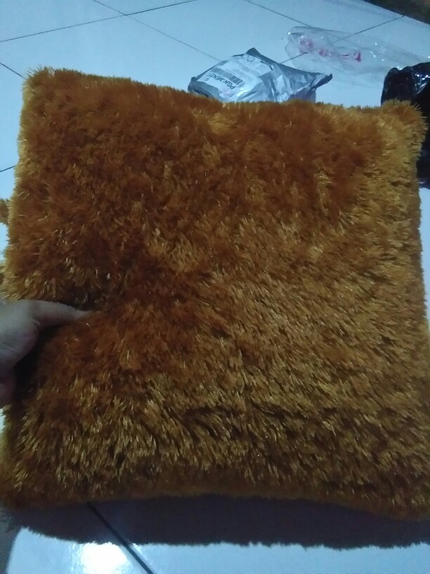Sarung Bantal Sofa Bulu Polos Premium