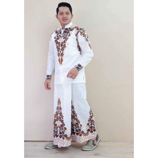 busana muslim pria dewasa setelan Sarung dan baju koko gunungan putih lengan panjang dan pendek batik solo