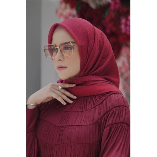 READY  TAPIS SQUARE MONOGRAM BUTTONSCARVES