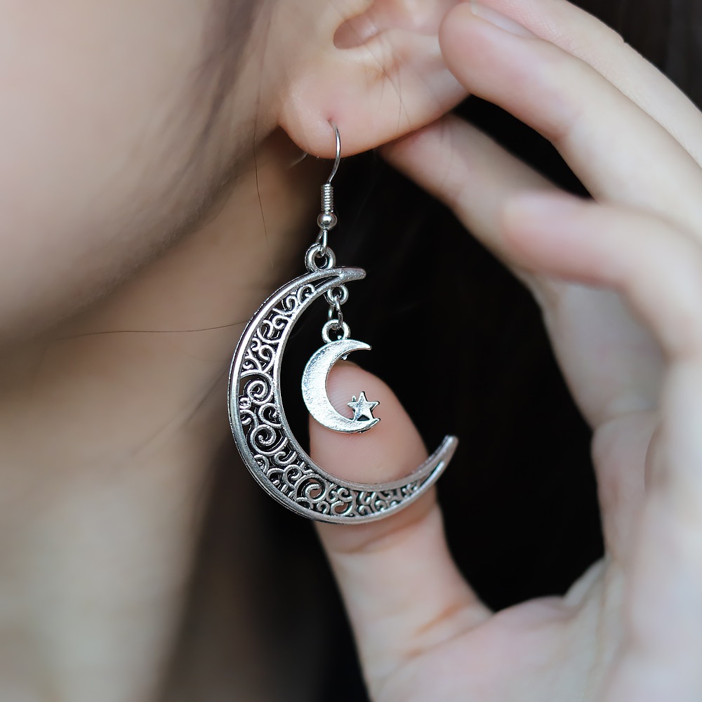 Anting Juntai Handmade Bentuk Bulan Sabit Gaya Vintage Punk Untuk Wanita