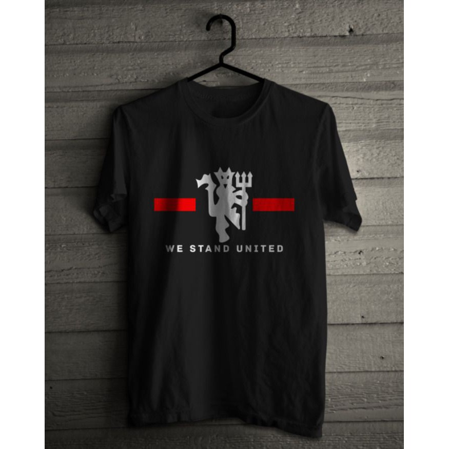 Kaos Kaos MU devil logo we stand united hitam GGMU kaos distro kaos bola KW0345 ada size jumbo