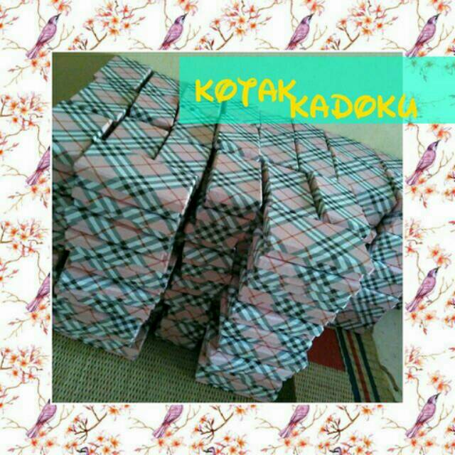 

Kotak Kado Mini Uk 9*5*2cm Cocok Untuk Tempat Aksesoris