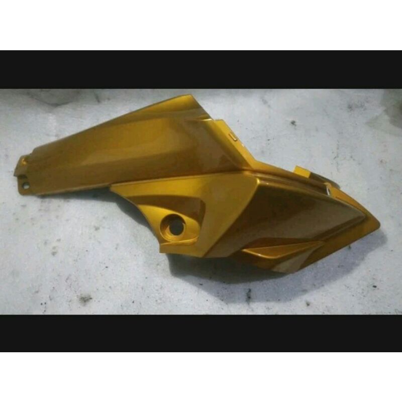 31B F8395 00 P4 original YGP Yamaha genuine part NOS BOK box Cover Body bodi panel depan cover side 