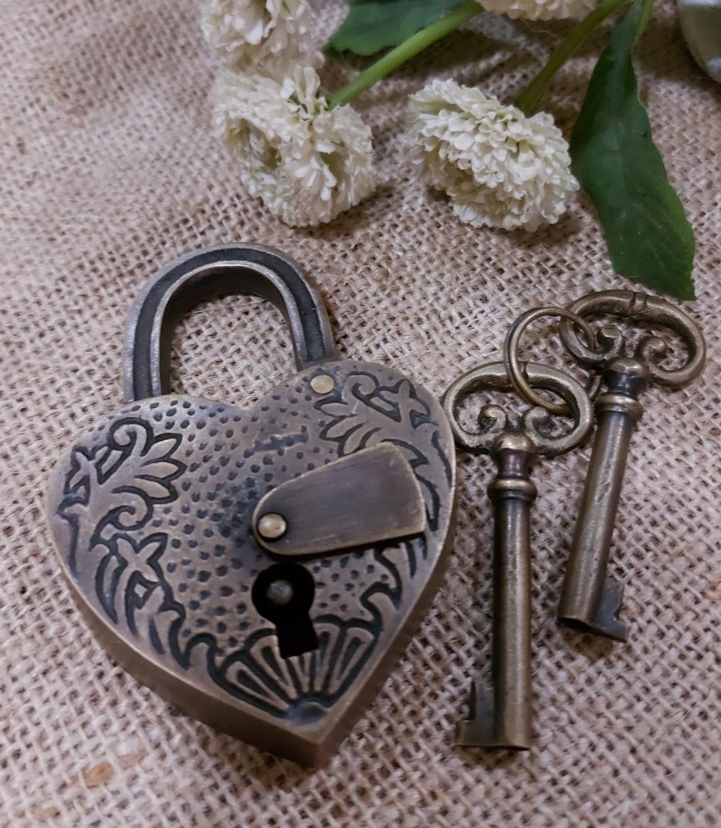 Gembok / Brass Padlock / Gembok Pagar Ukir Love / Kunci Pintu Kuningan Antik