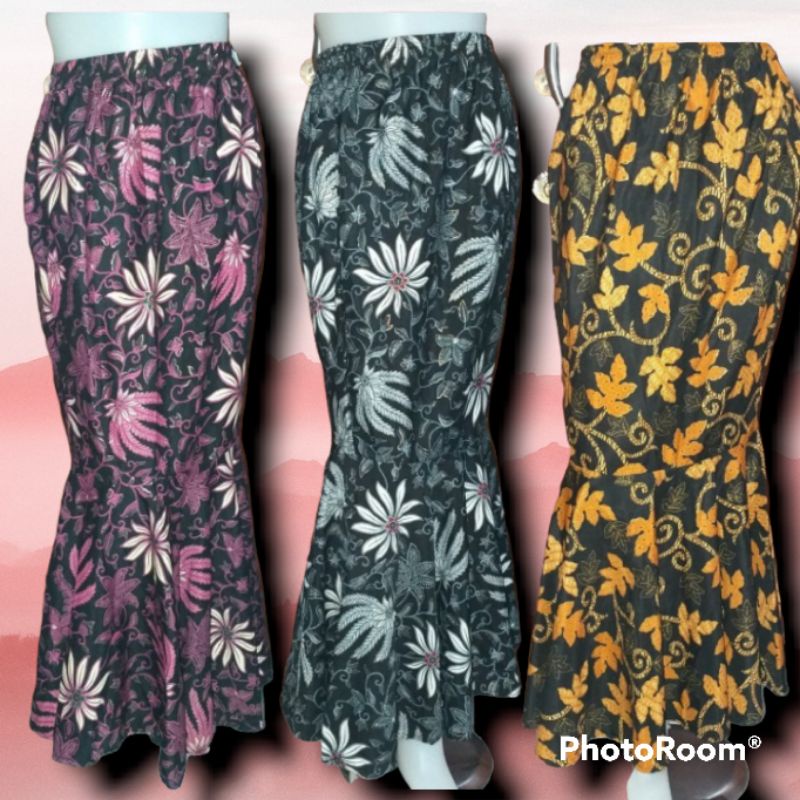 rok duyung batik wisuda