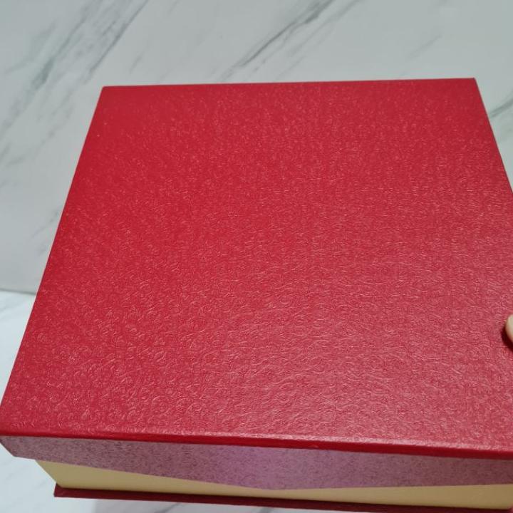 

♢ Box magnet dasi 22x22x8cm / kotak kue bingkisan lebaran / kotak kue lapis legit ✺