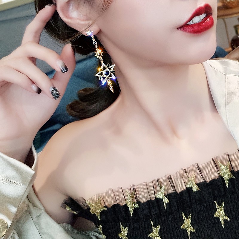 Anting Tusuk Gantung Asimetris Bahan Sterling Silver 925 Desain Bulan + Bintang Gaya Korea / Trendy Untuk Wanita