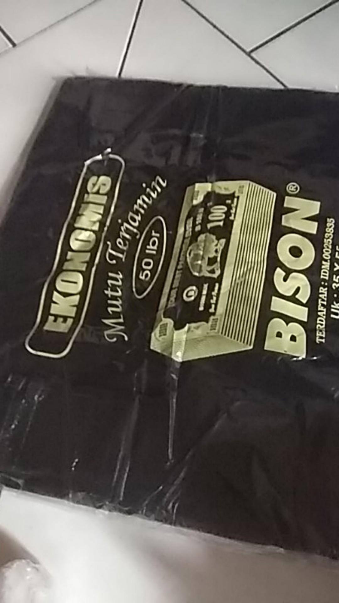 Kantong Plastik Kresek Ekonomis Hitam Embos 35 X 50 Cm Isi 50lembr