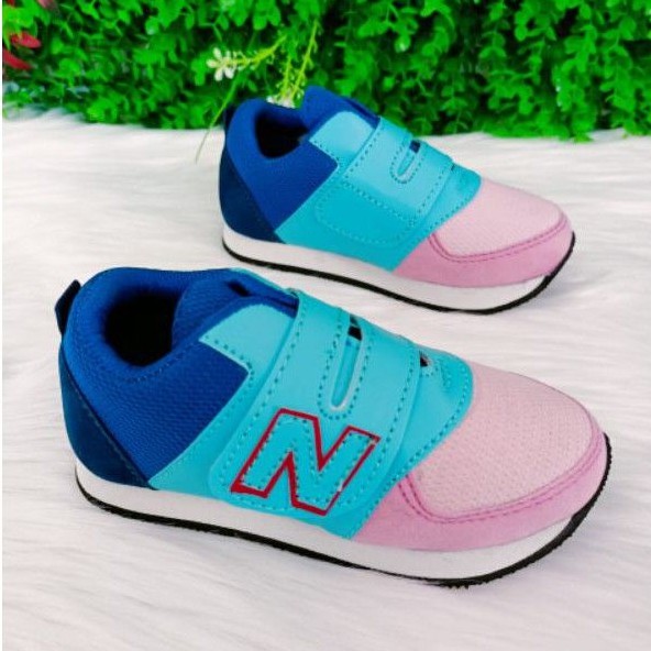 sepatu sneakers anak perempuan perekat biru muda N | Shopee Indonesia