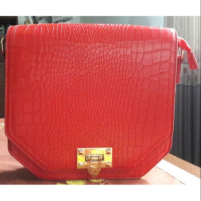 Tas wanita merk elizabeth warna merah / tas pesta / tas cangklong