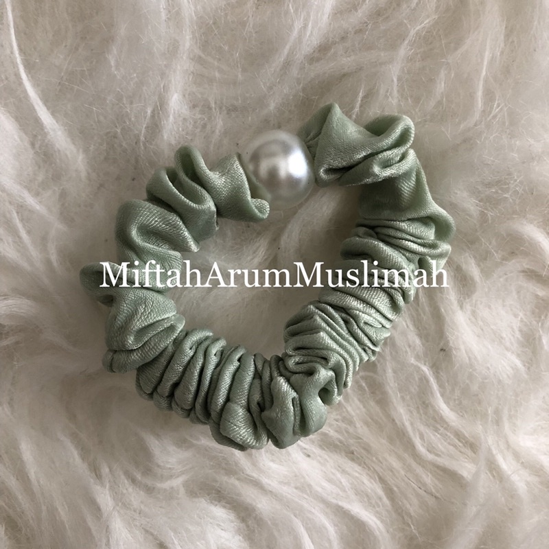 Ikat Rambut Hiasan Mutiara