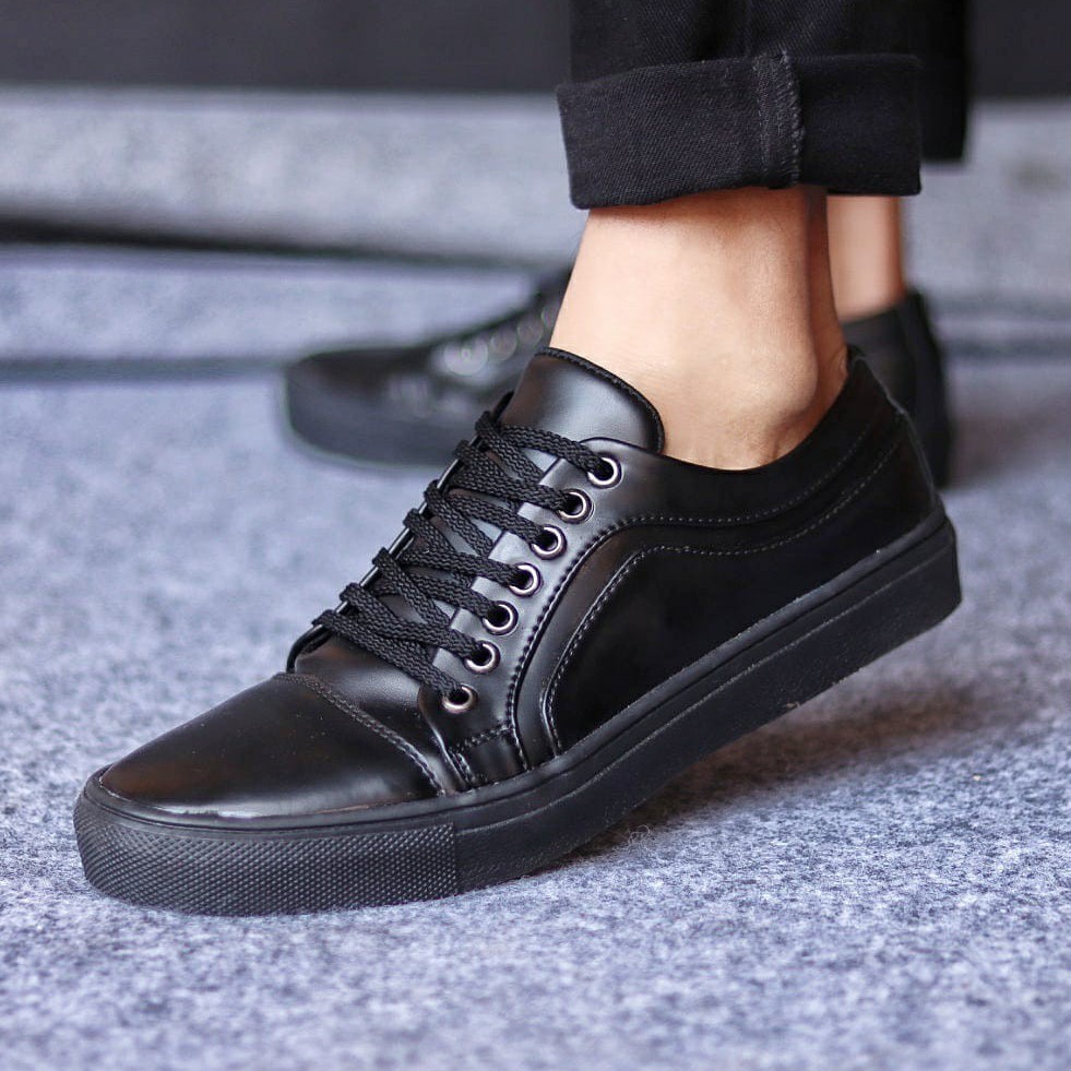 MOLK Sepatu Putih Casual Sneakers Kasual Polos Ori Pria Cowok Footwear