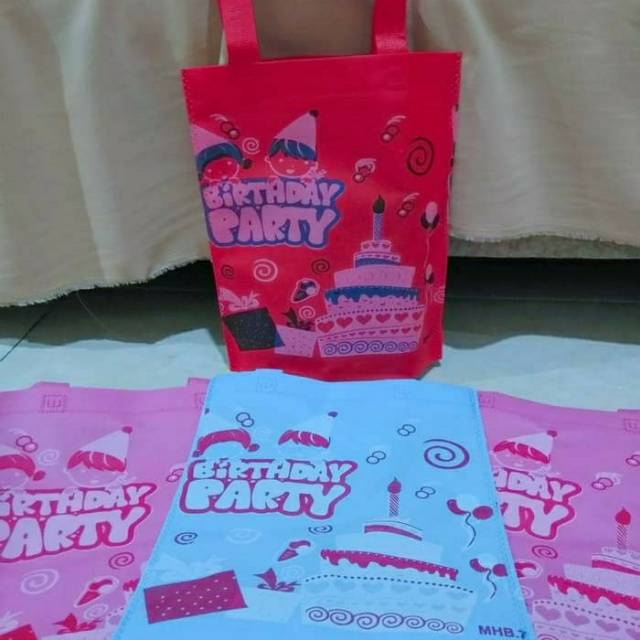 

Goodie Bag Ultah 20x30x5 Hendlle