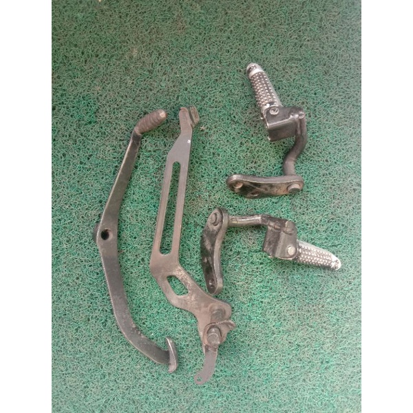 foot step depan fu injeksi fu fi originall bawaan motor full set