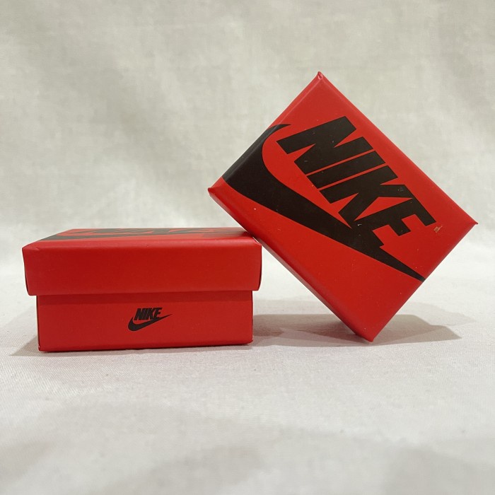 MINIATUR SNEAKERS BOX NIKE BLACK RED SNEAKERS KEYCHAIN