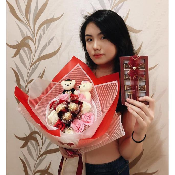 

BUKET BUNGA ANNIVERSARY/ KADO VALENTINE (INCLUDE COKLAT) 9S+3C+2B 719 DG654EAFVD