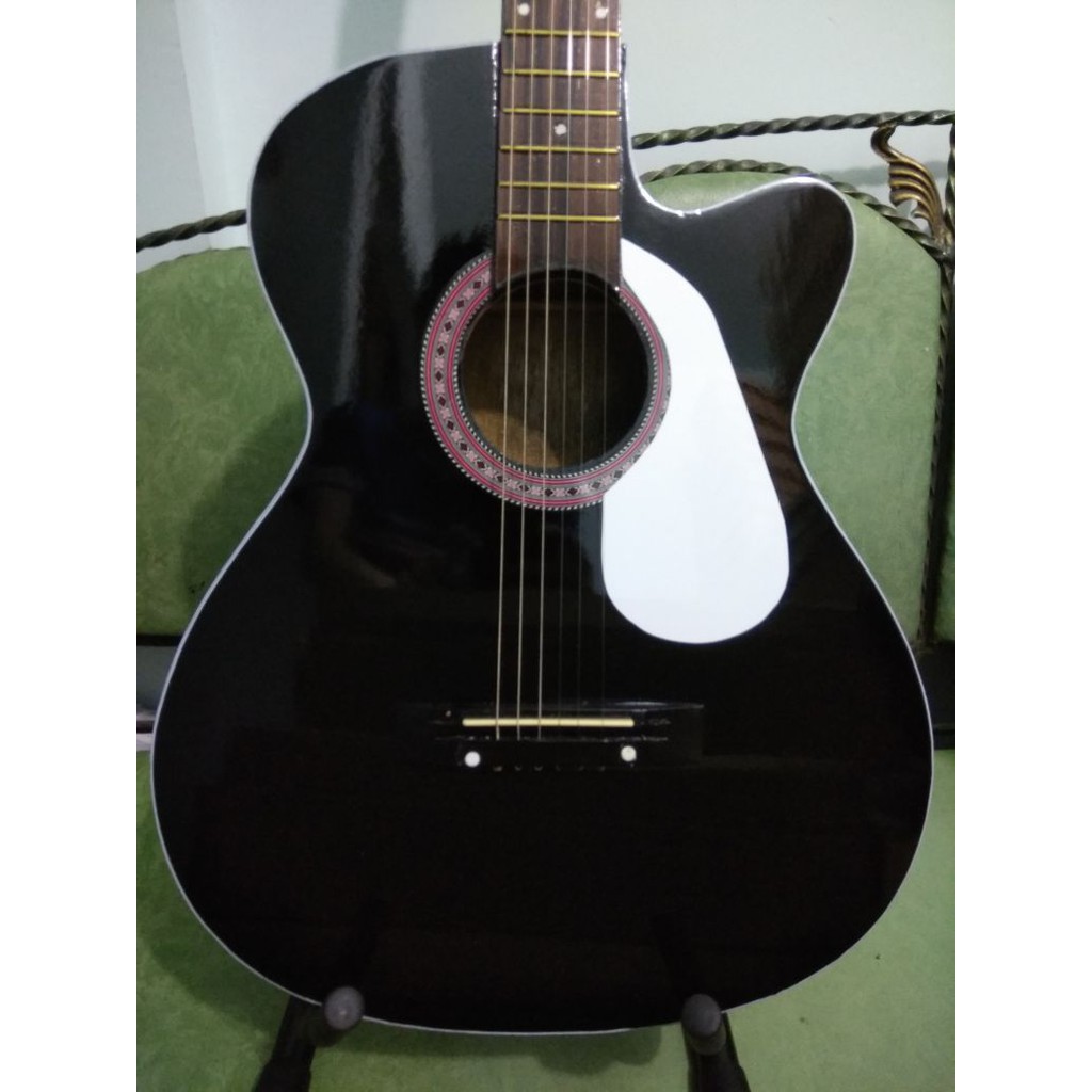 Gitar Akustik Yamaha Warna Hitam ada Pick Guard Senar String Buat Pemula Belajar Jakarta Murah