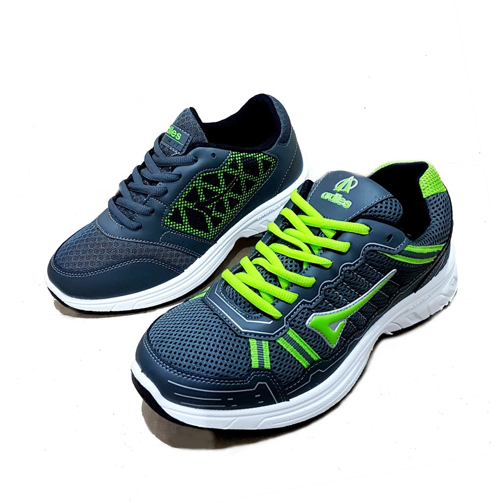 Vektor Tegak Gambar Iklan Sepatu Ardiles 