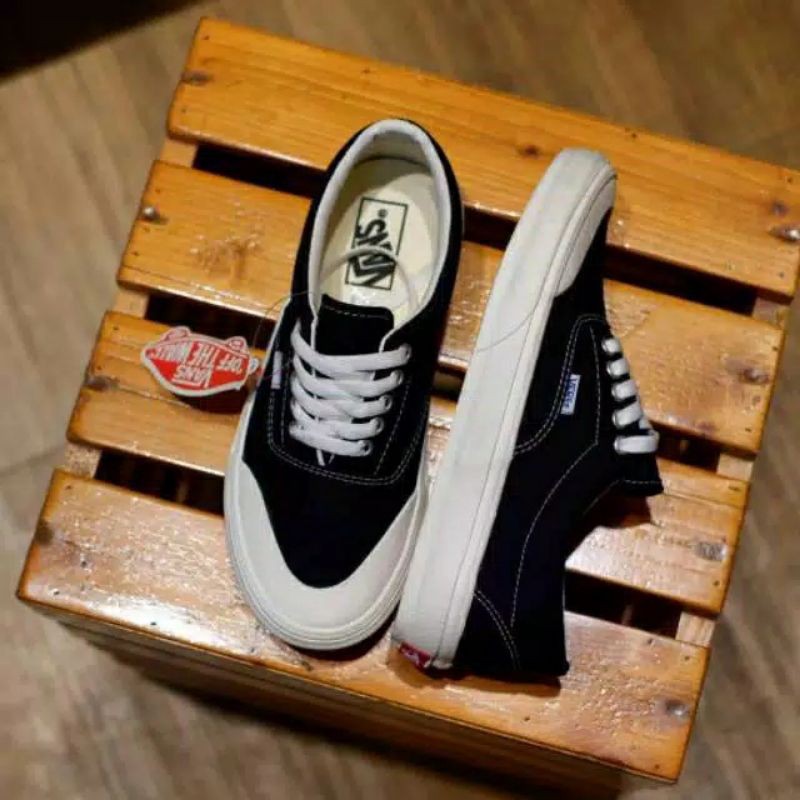 SEPATU VANS ERA AUTENTIC HALFMOON HITAM PUTIH BLACK WHITE PRIA