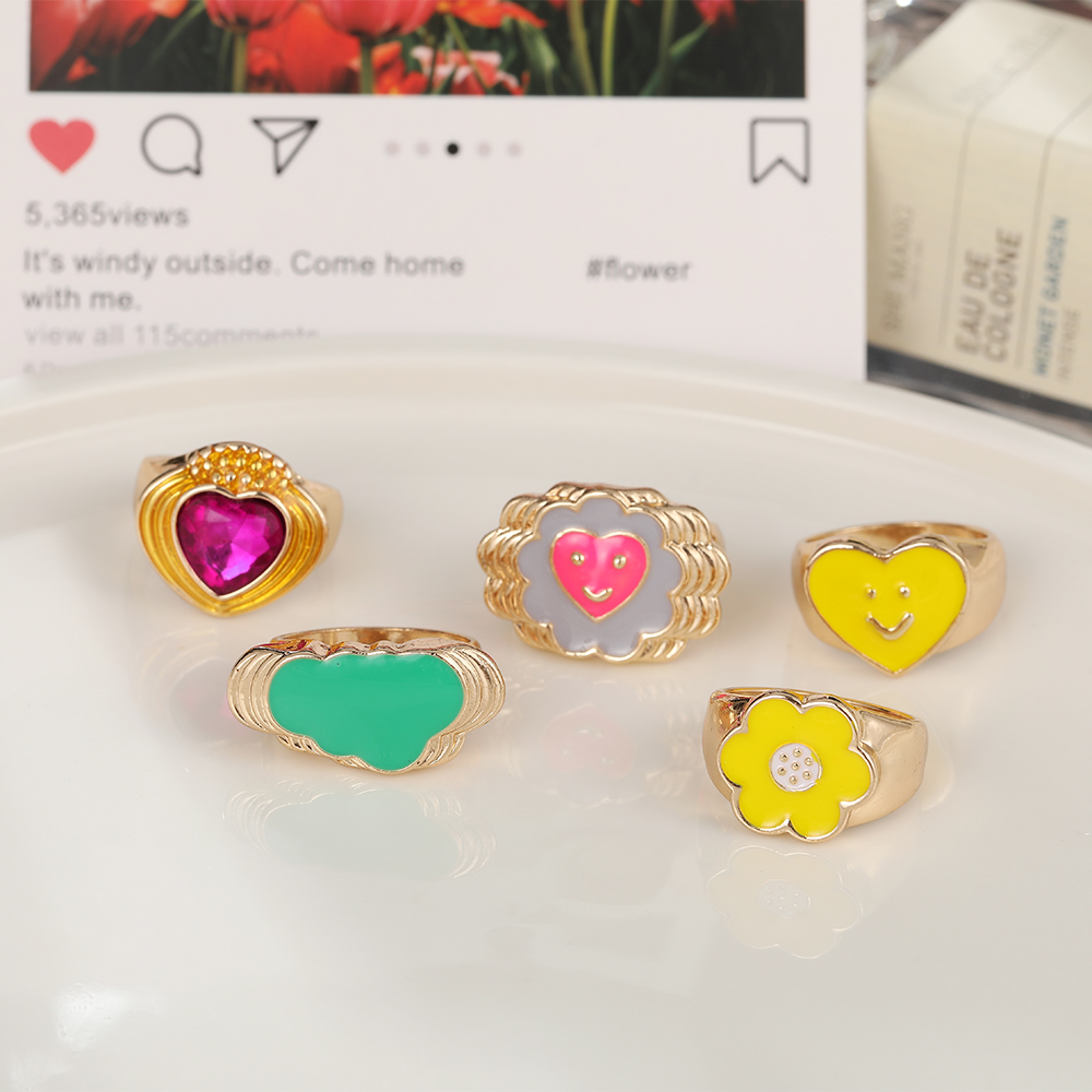 5pcs / Set Cincin Motif Kartun Aksen Kristal Warna-Warni Untuk Wanita