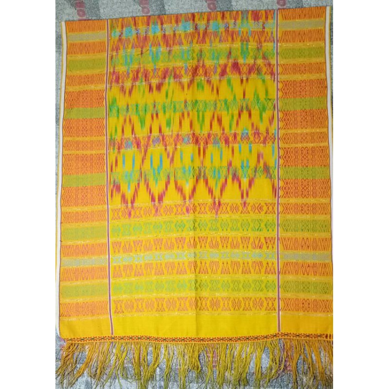 Uis nipes sutra kuning