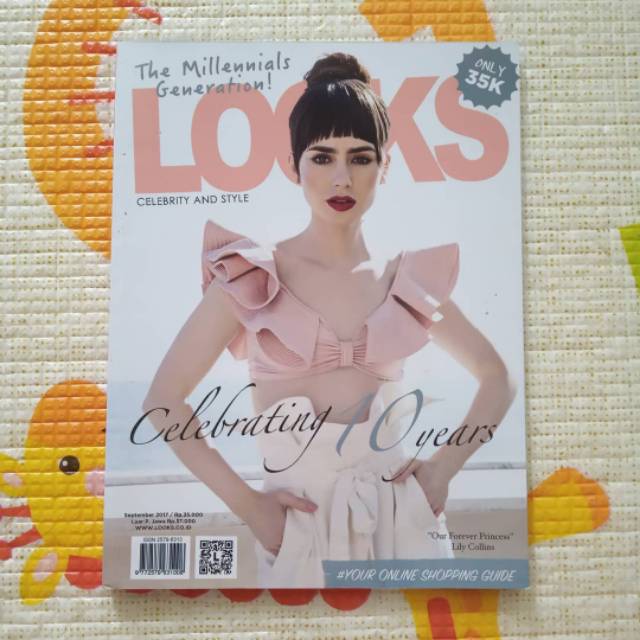 Majalah Looks Magazine edisi September 2017, Cover; Lily Collins