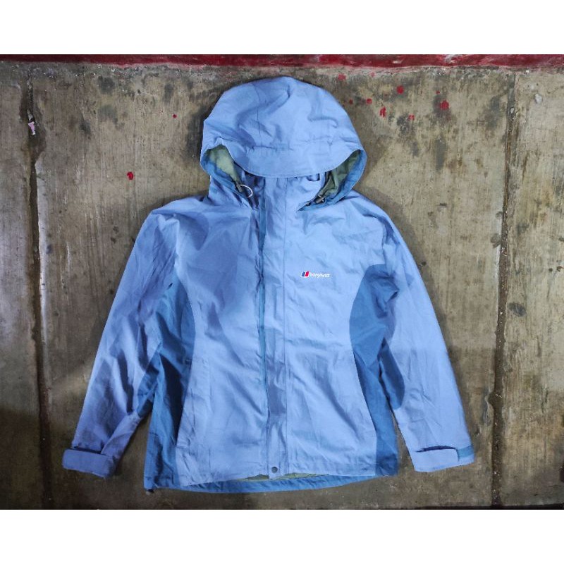 JAKET GORETEX WATERPROOF WINDBREAKER OUTDOOR GUNUNG MOUNTAIN BERGHAUS.