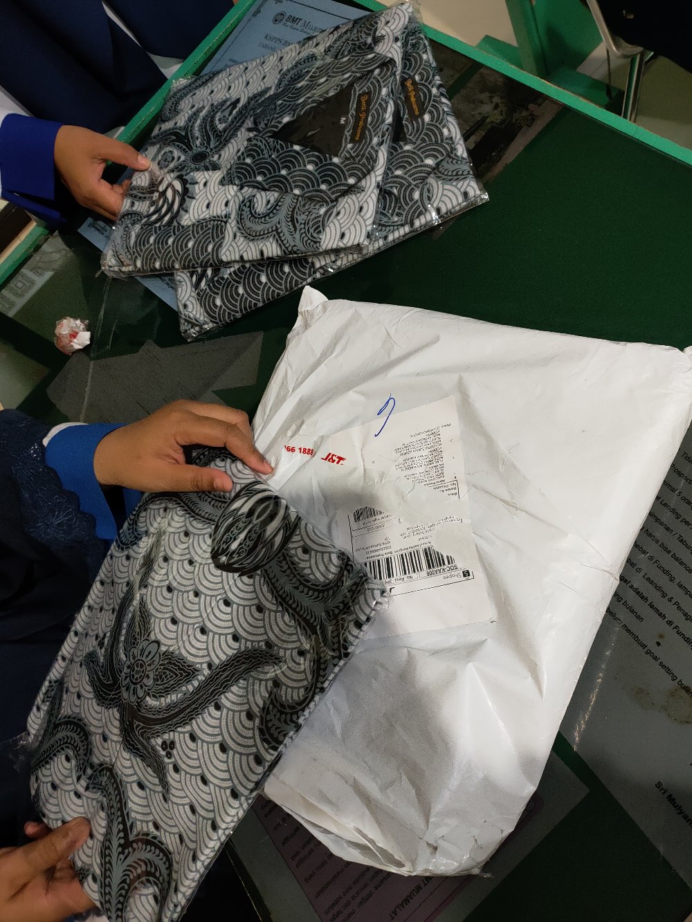 Kuncoro Sukma Kemeja Batik Pria Lengan Panjang Slimfit Katun Printing Hem Baju Seragam Kantor Modern