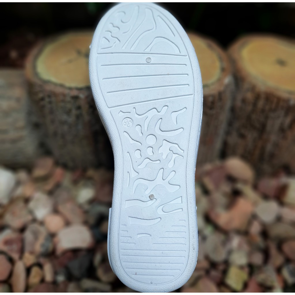 Sepatu import sport wanita murah