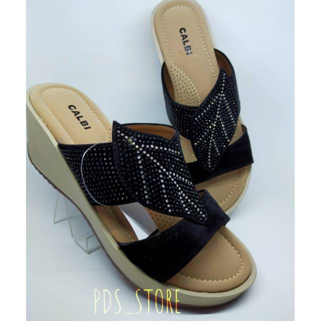 SANDAL CALBI DAUN WEDGES TERBARU MERAH DAN HITAM