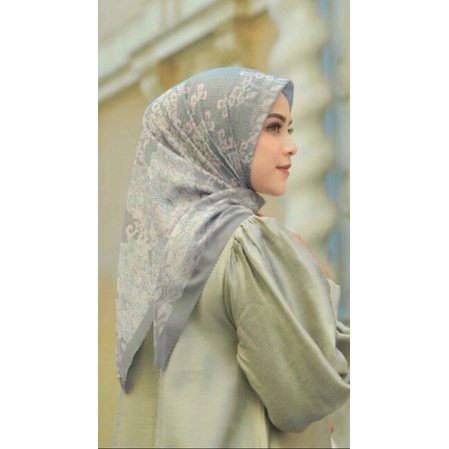 The Granada Series Buttonscarves - Dove