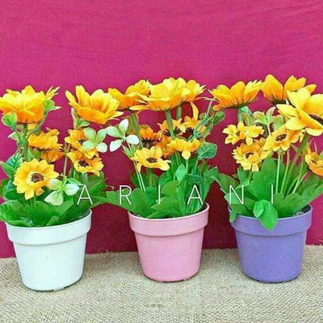 Set bunga  plastik  matahari dengan pot  plastik  Shopee  