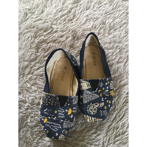 preloved sepatu anak unisex ala wakai