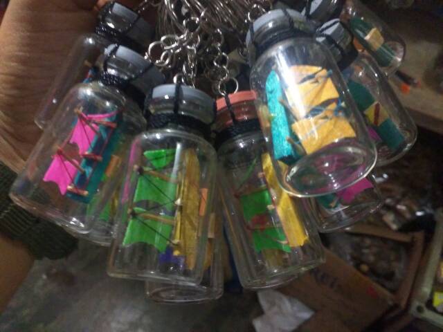 Satu Set Souvenir Gantungan Kunci Kapal dalam Botol isi 20 pcs Harga Murah