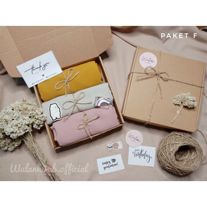 

Hampers Gift Box Hijab by Wulanhijab Kado Wisuda Ulang tahun Anniversary Wedding