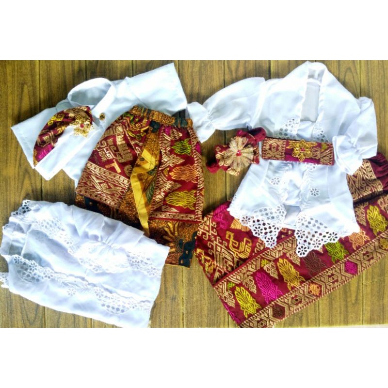 couple family pakaian adat bali