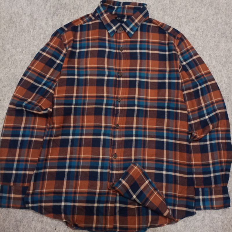 kemeja flannel uniqlo plaid size L outer casual pria second original murah