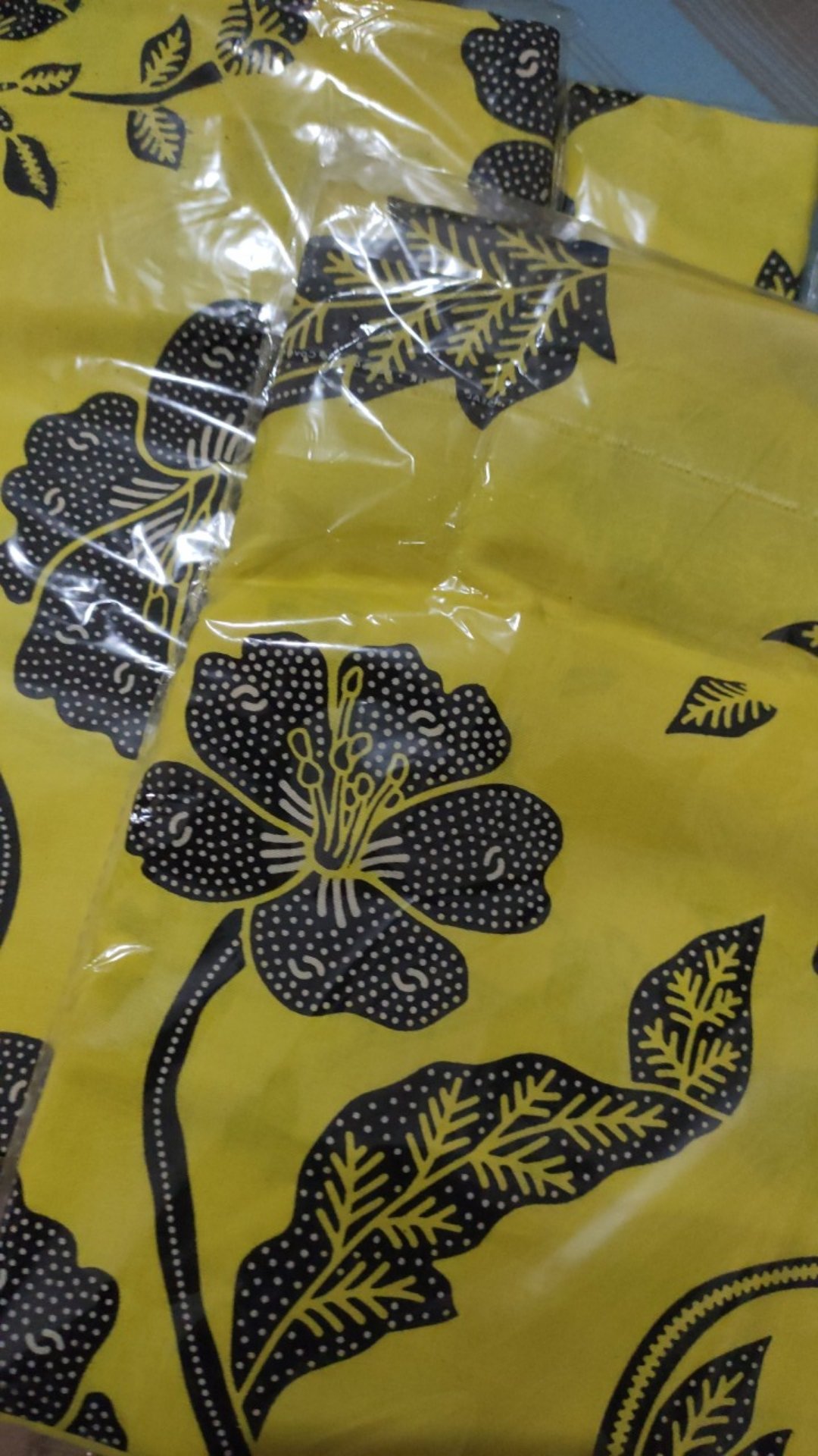 Kain Batik Solo Motif Bunga Kertas Dasar Hijau Pupus ( Primissima )