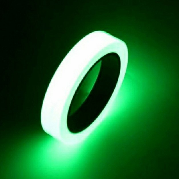 

Lakban ini dapat menyala dalam gelap./ lakban glow in the dark